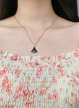 忍冬钛钢18k玫瑰金扇形女锁骨链