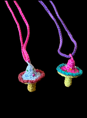 原创纯手工编织毛线创意可爱毒蘑菇装饰项链挂件百搭个性小众饰品