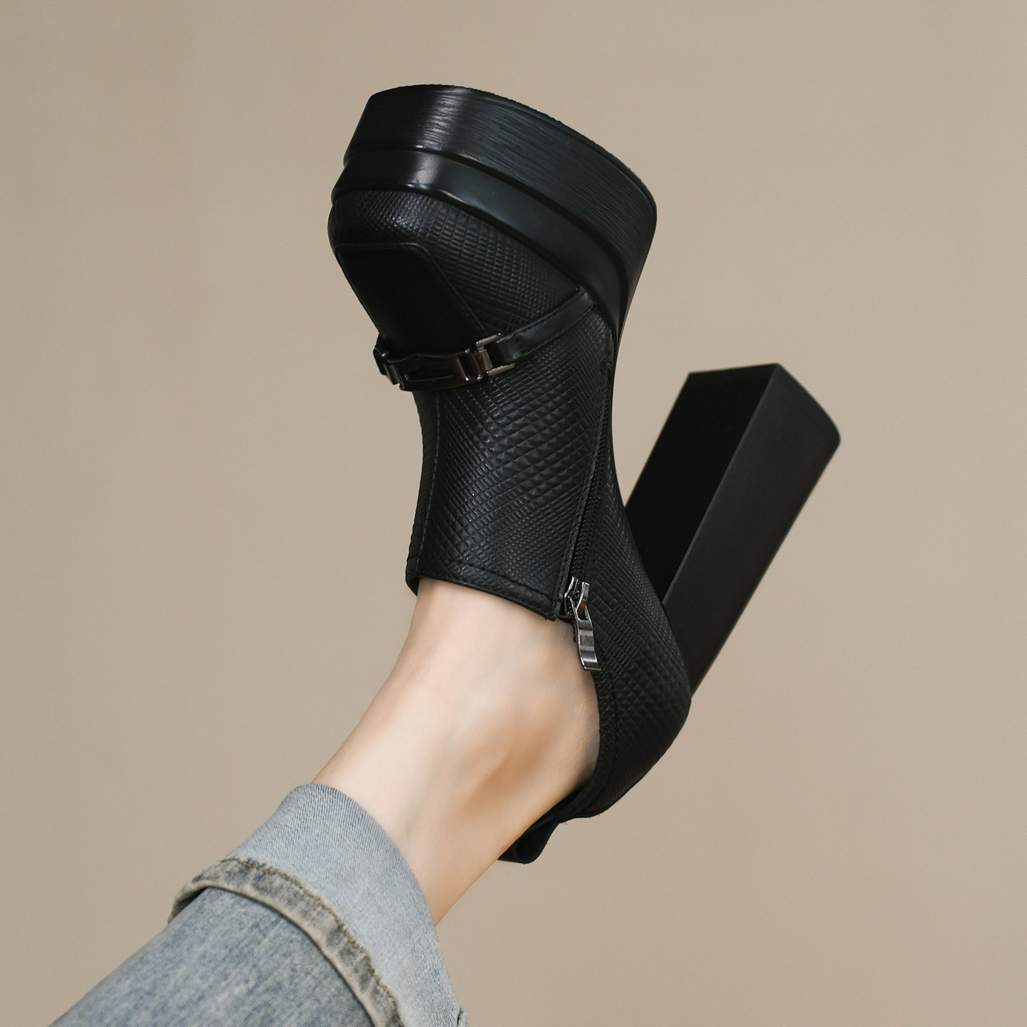 12cm超高跟鞋女秋季新款压花真皮金属扣防水台粗跟方头深口单鞋女,淘宝优惠券,粉丝福利购,淘宝优惠卷