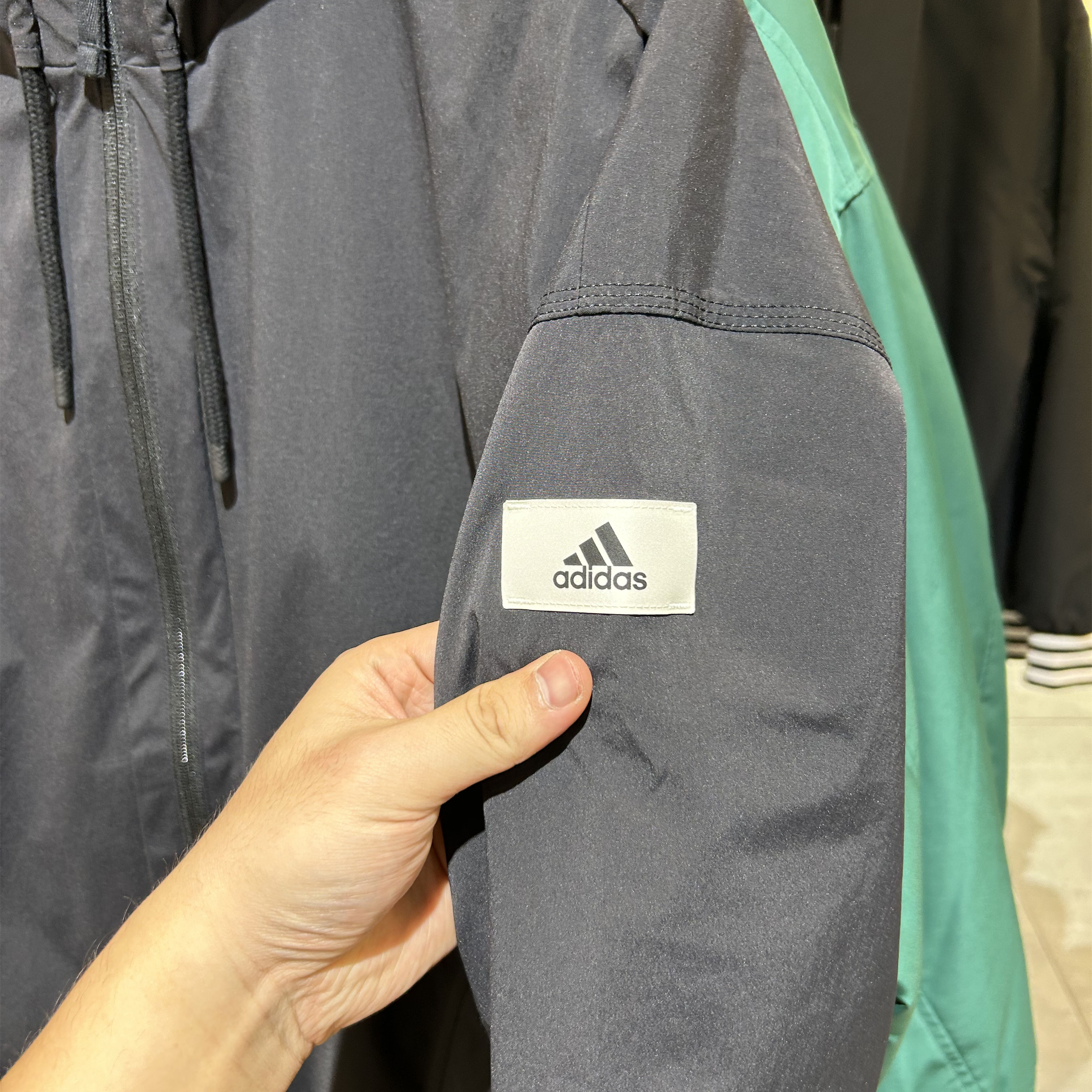 正品Adidas/阿迪达斯冬季男子运动加绒休闲连帽夹克外套 IP4980,淘宝优惠券,粉丝福利购,淘宝优惠卷