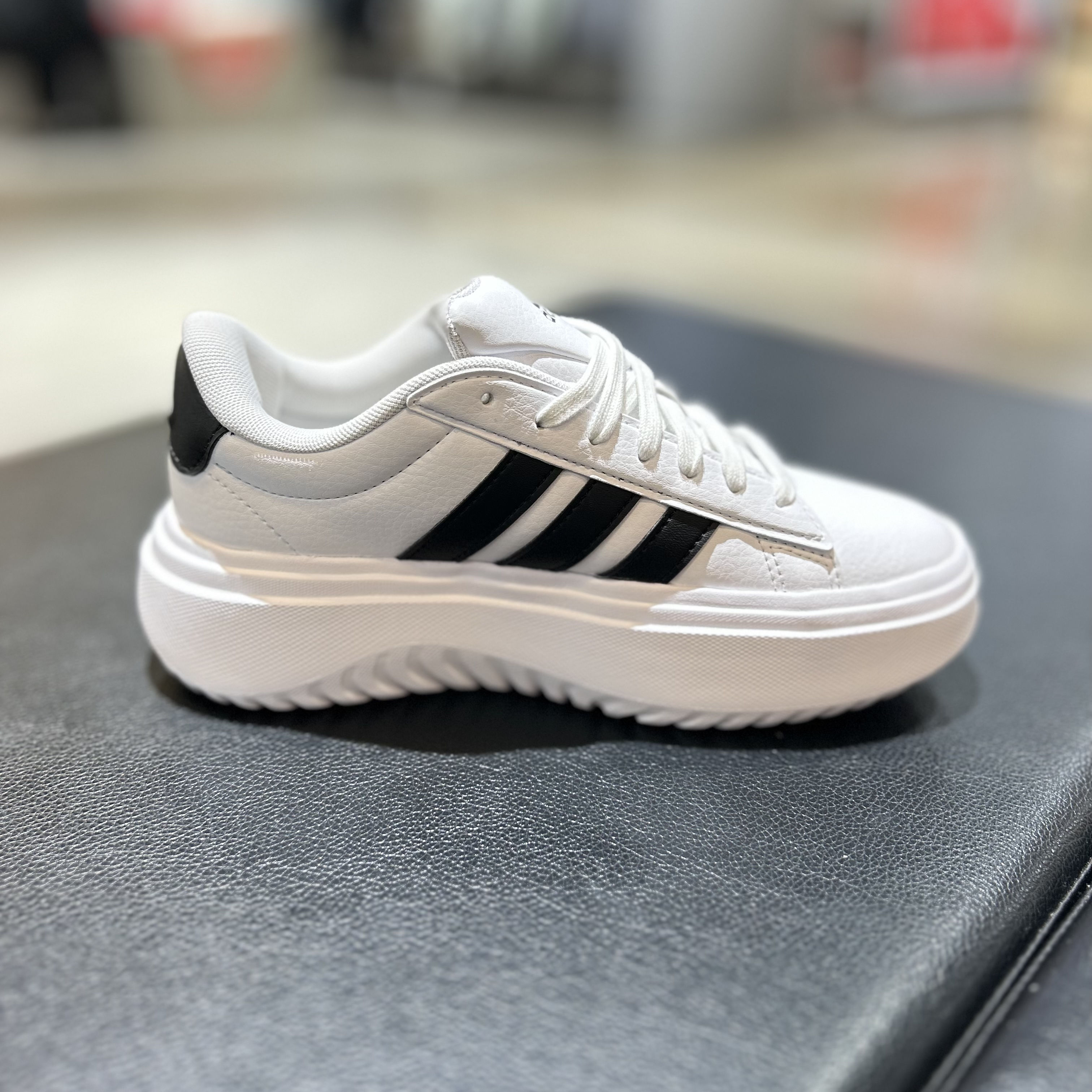 正品Adidas/阿迪达斯女子增高厚底鞋经典小白鞋运动休闲鞋 IE1092 - 图0