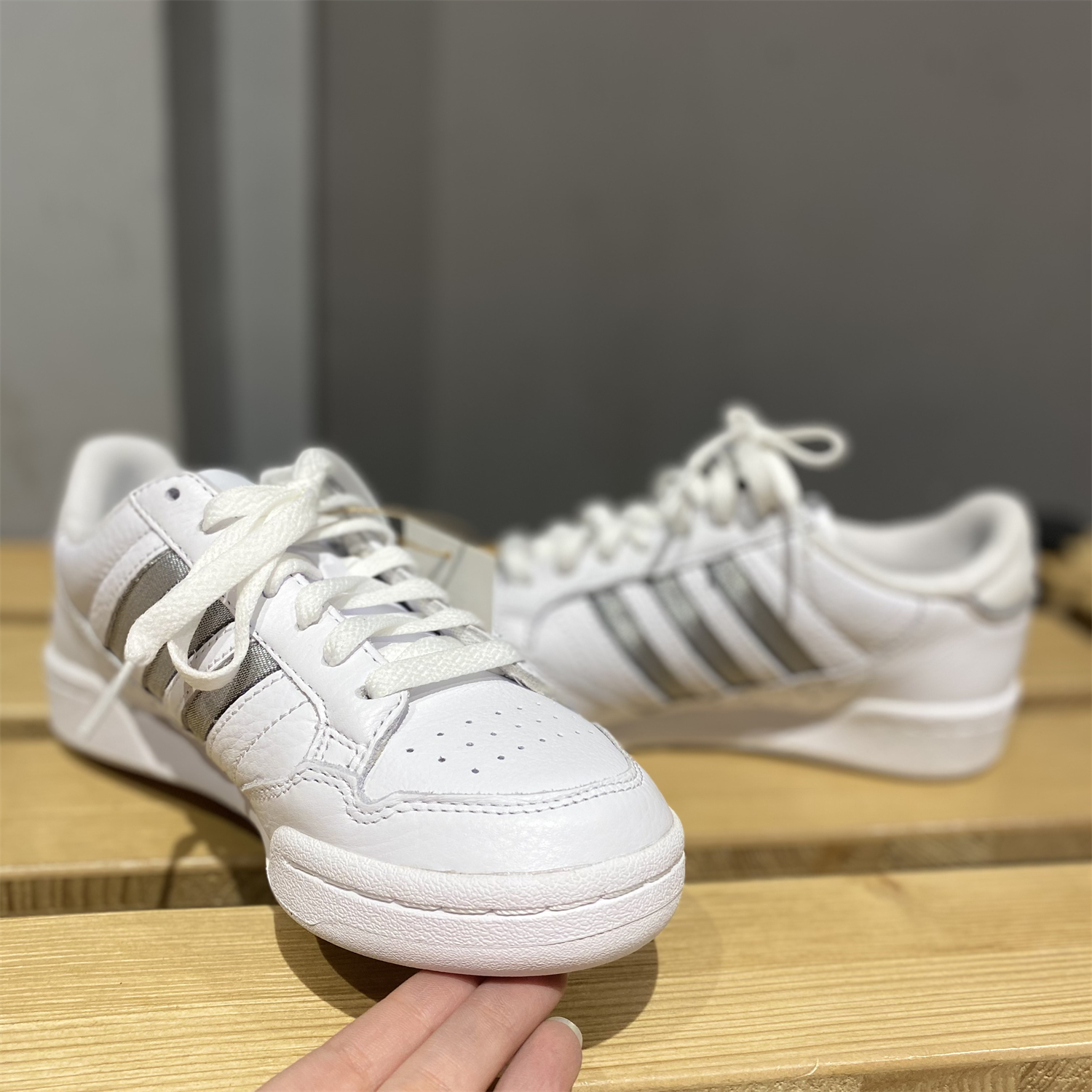 Adidas/阿迪达斯三叶草夏季女子低帮轻便l耐磨运动休闲板鞋S42626 - 图0