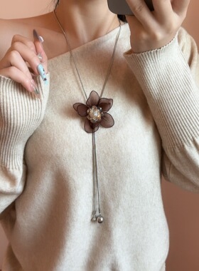 咖色网纱镶钻花朵抽拉项链女