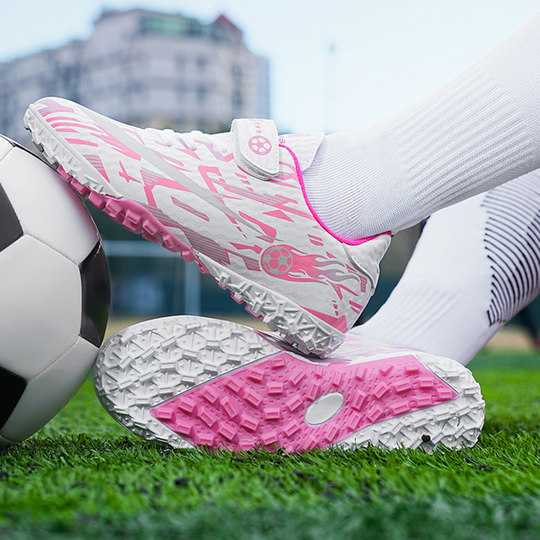 Free four kinds of girls’ special broken stud football shoes