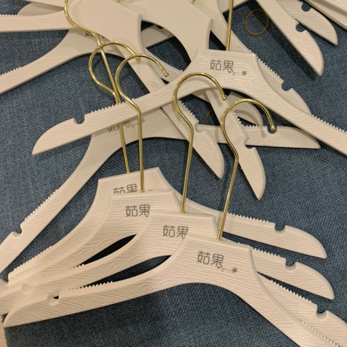 仿木塑料衣架家用无痕防滑成人衣挂女装衣架服装店专用衣撑衣服店 - 图2
