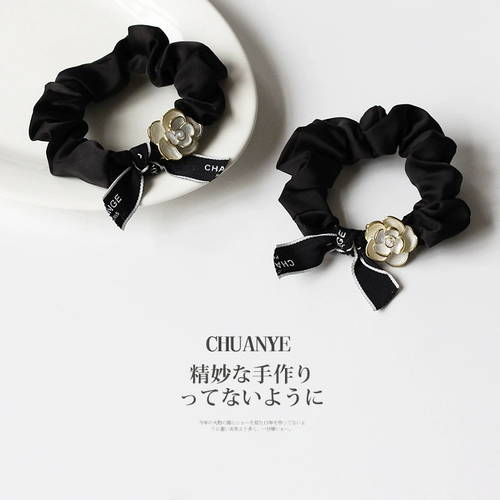 Кавано Маунтин Камелия Камелия маленькая кишка кишки.