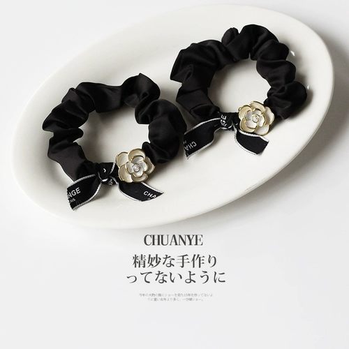 Кавано Маунтин Камелия Камелия маленькая кишка кишки.