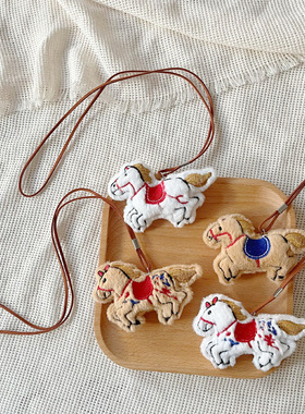 手工布艺小马吊坠串珠项链女本命年小众设计感长款毛衣链秋冬配饰