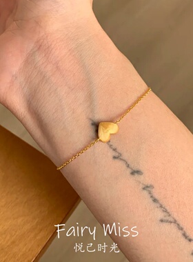 双面佩戴红宝爱心手链甜妹显手白
