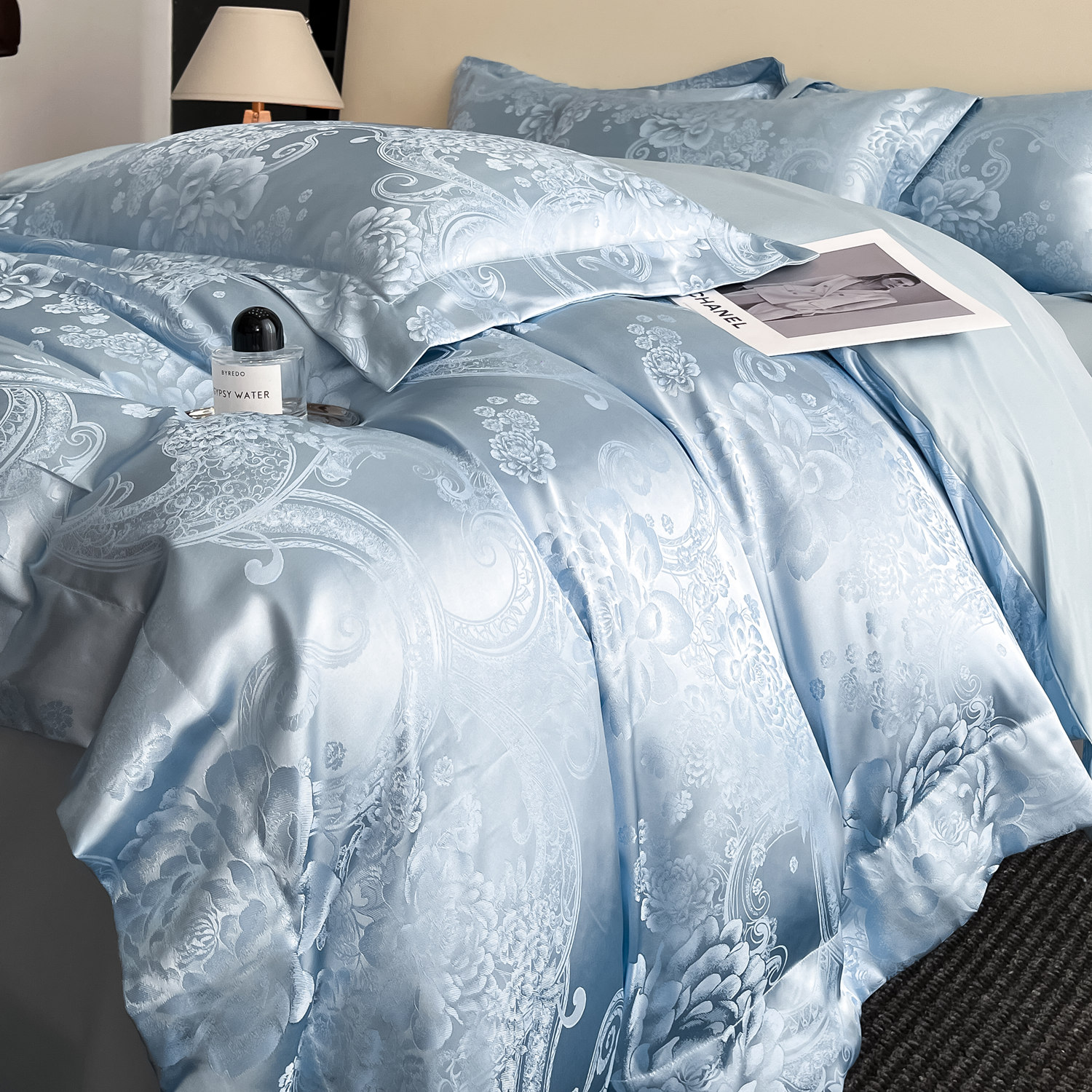 High-end jacquard European-style skin-friendly and soft four-piece sleeping naked set