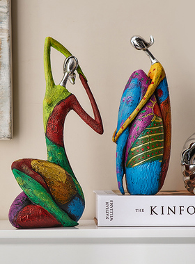 创意彩绘抽象人物摆件少女客厅酒B柜样板房玄关工艺品软装饰艺术