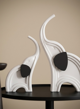现代简约小飞马白色陶瓷摆件