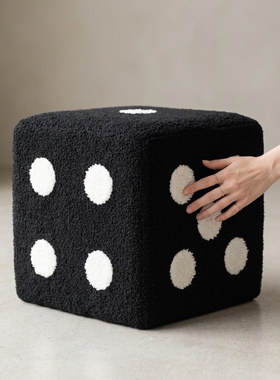 创意波点方块羊毛绒黑色摆件