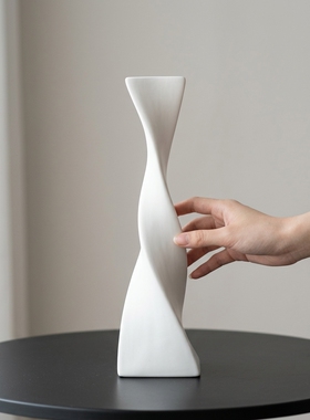 简约创意白色陶瓷细长花瓶摆件