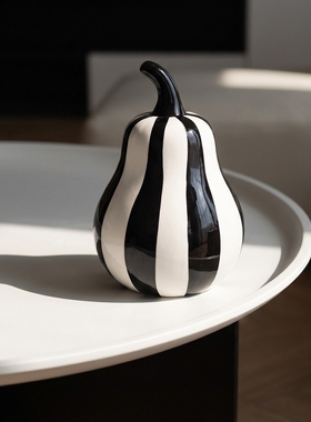 轻奢陶瓷黑白条纹南瓜摆件