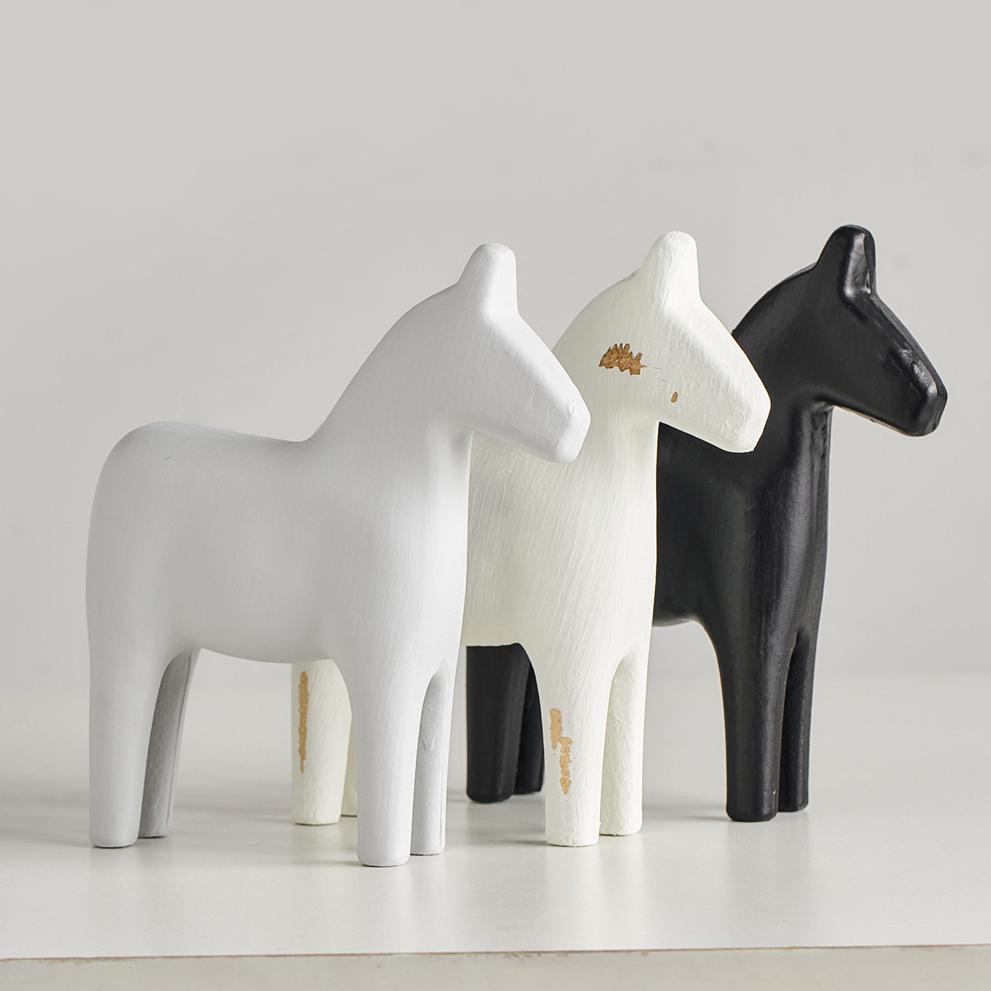 简约现代黑白木马摆件 北欧风格客厅电视柜创意艺术家居装饰品,淘宝优惠券,粉丝福利购,淘宝优惠卷