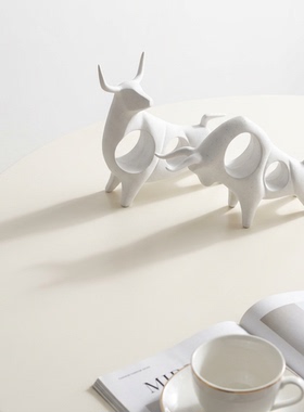 抽象动物造型白色雕塑摆件