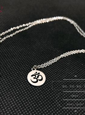 迷你镂空om欧姆钛钢梵文项链