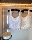 ຊັ້ນເທິງຂອງ lace ແລະ satin suspender ຫລາກຫລາຍຂອງແມ່ຍິງ