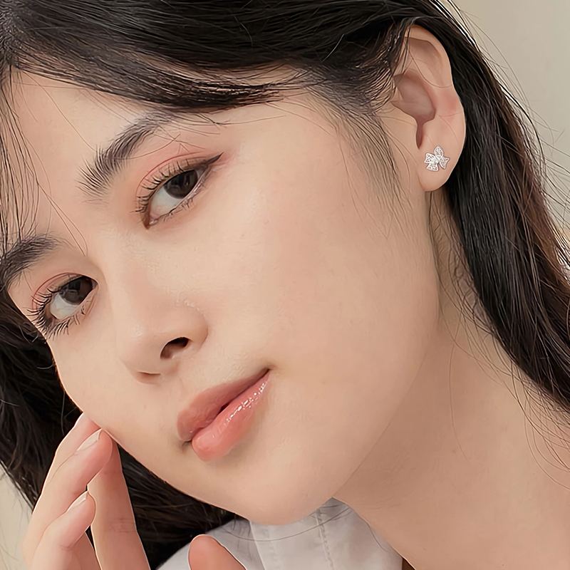 s999纯银耳钉女2025新款爆款镂空蝴蝶结耳环轻奢高级感养耳洞耳饰 - 图1