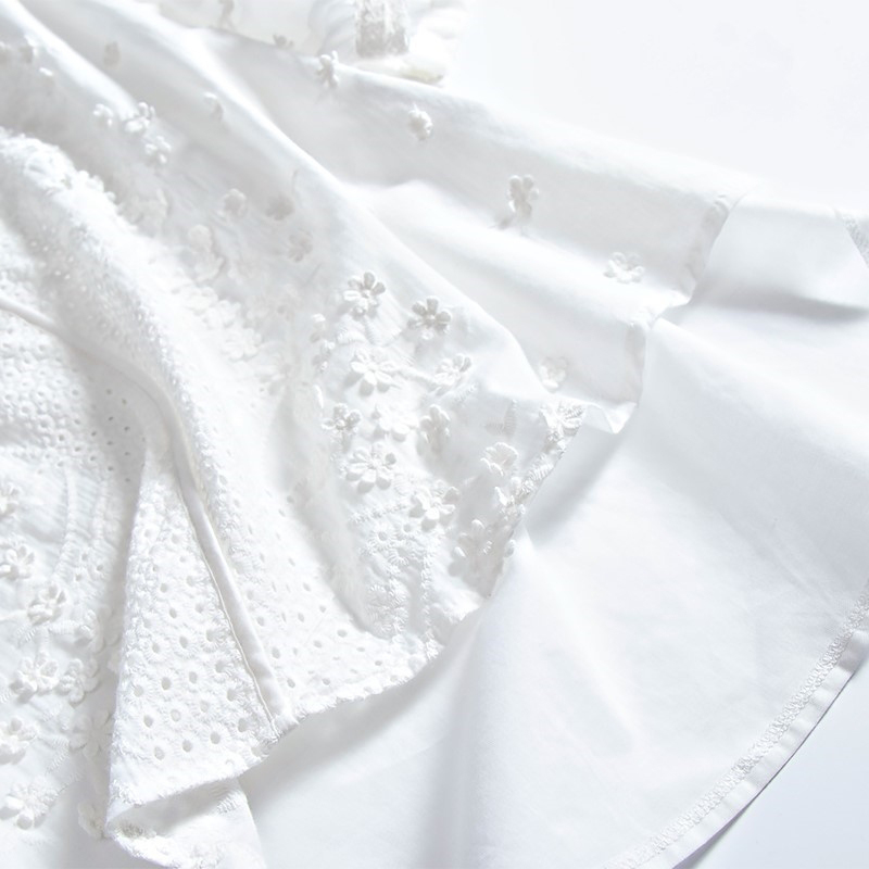 日系白色衬衫女夏季2024新款气质蕾丝刺绣V领纯棉复古灯笼袖上衣 - 图2