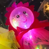 Светящиеся уши флуоресцентного стержня, перьев цветочный кольцо головного убора. Квадратный ночной рынок переключается на туристические живописные точки