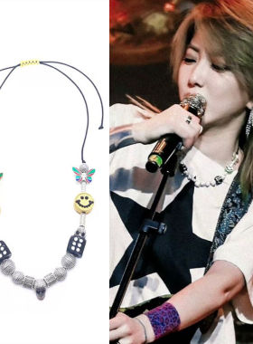 刘忻珍珠笑脸骰子蝴蝶硬核项链圈