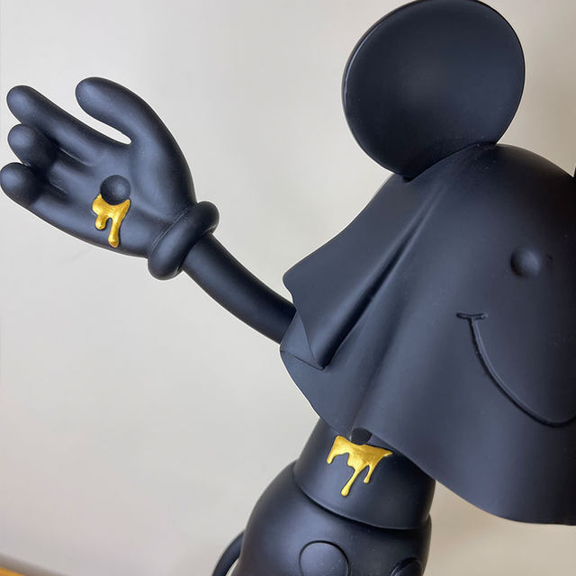 Internet celebrity new masked smiling Mickey Otaku model