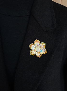 奢华大气胸钍女个性璀璨玻璃花朵西装别针小众设计感大衣装饰胸花