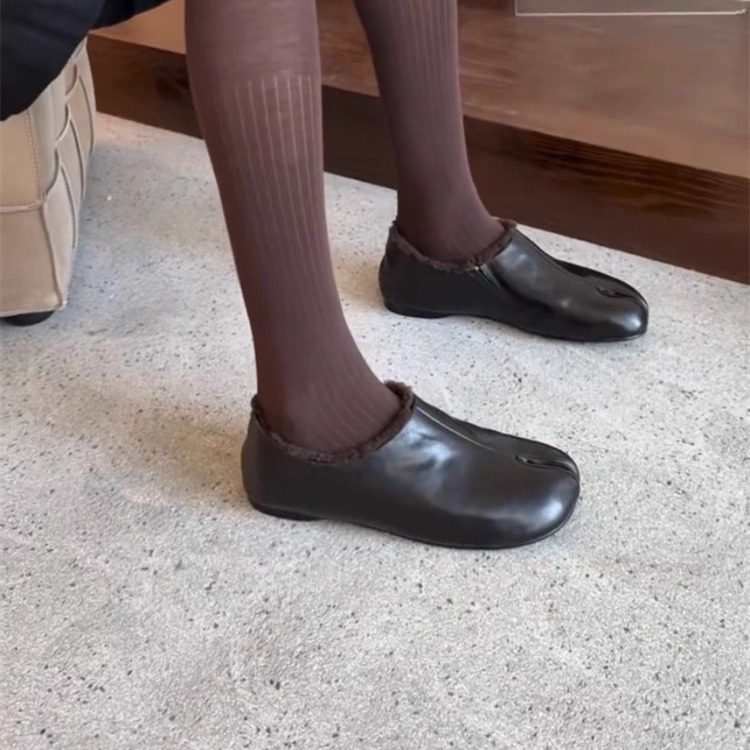 WM6二棉女鞋欧洲站2025年冬季新款欧货真皮加绒保暖平底分趾单鞋,淘宝优惠券,粉丝福利购,淘宝优惠卷