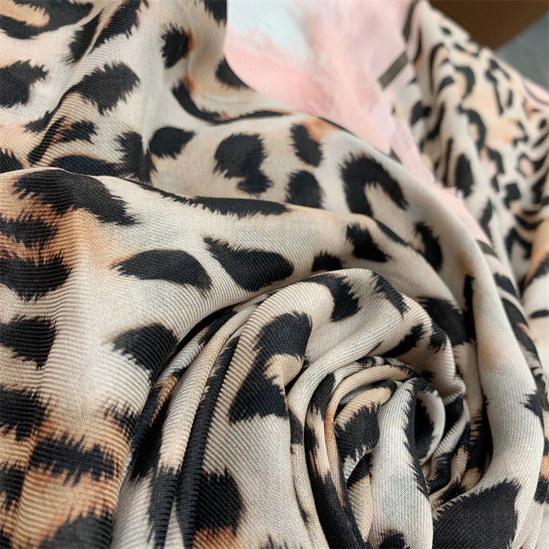 豹纹花色 秋新羊绒莫代尔 披肩围巾女柔软细腻丝巾时尚百搭大方巾,淘宝优惠券,粉丝福利购,淘宝优惠卷