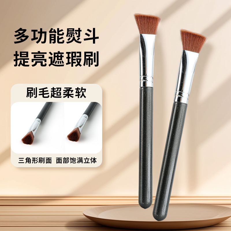 三角高光提亮刷遮瑕刷精准泪沟面中法令纹修容烫斗化妆刷超软新手 - 图0