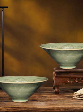 青釉刻花倒流壶仿古摆件