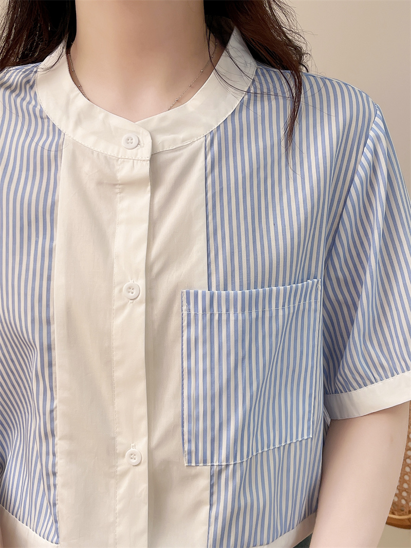 蓝色条纹拼接短袖衬衫女夏大码新款韩版宽松休闲圆领衬衣别致上衣-图1