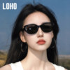 Beach vacation sunglasses make round face look smaller