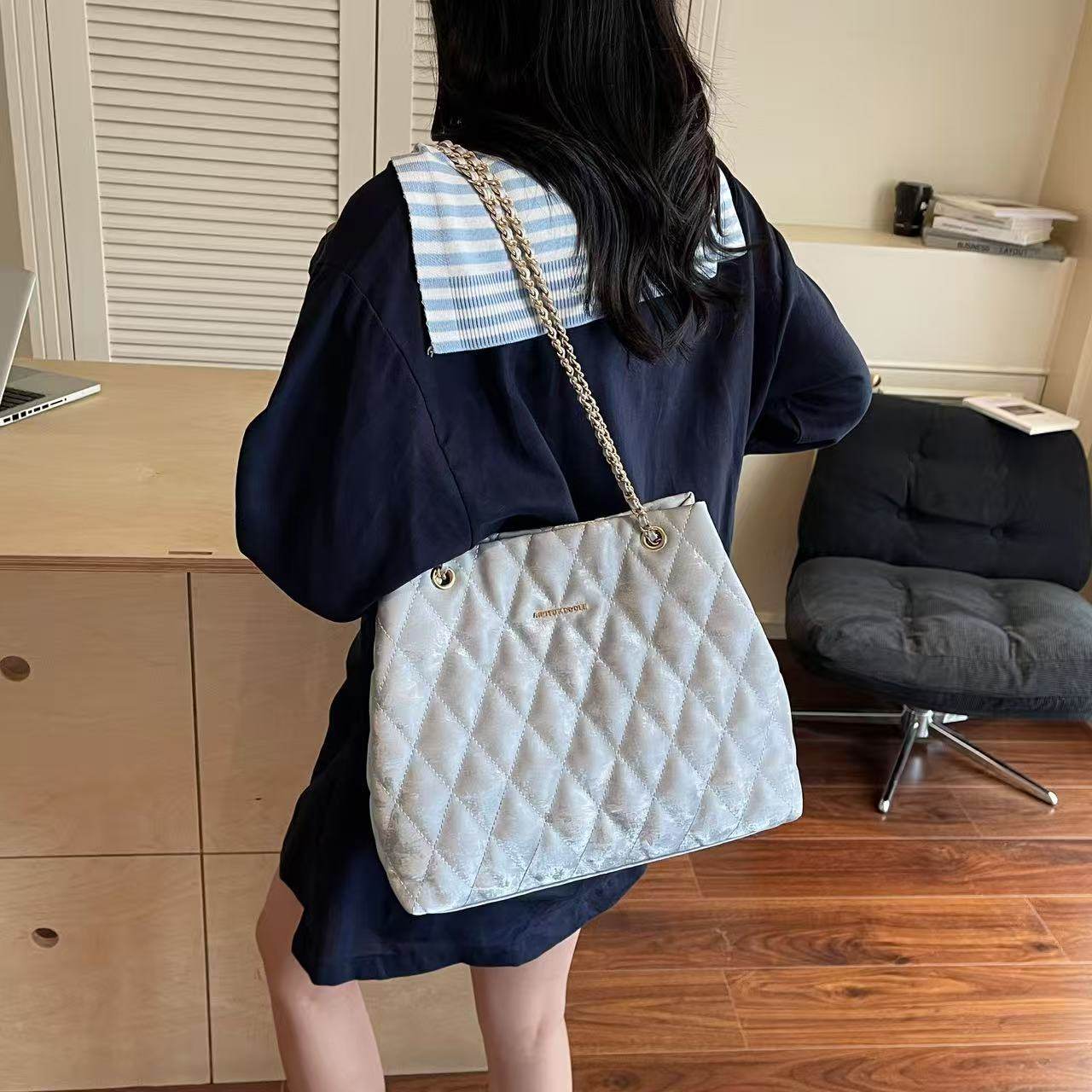 艾米兔女包2026新款时尚简约小众时尚洋气通勤休闲菱格单肩斜挎包,淘宝优惠券,粉丝福利购,淘宝优惠卷