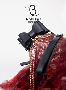 温和融液PU皮大蝴蝶结项链