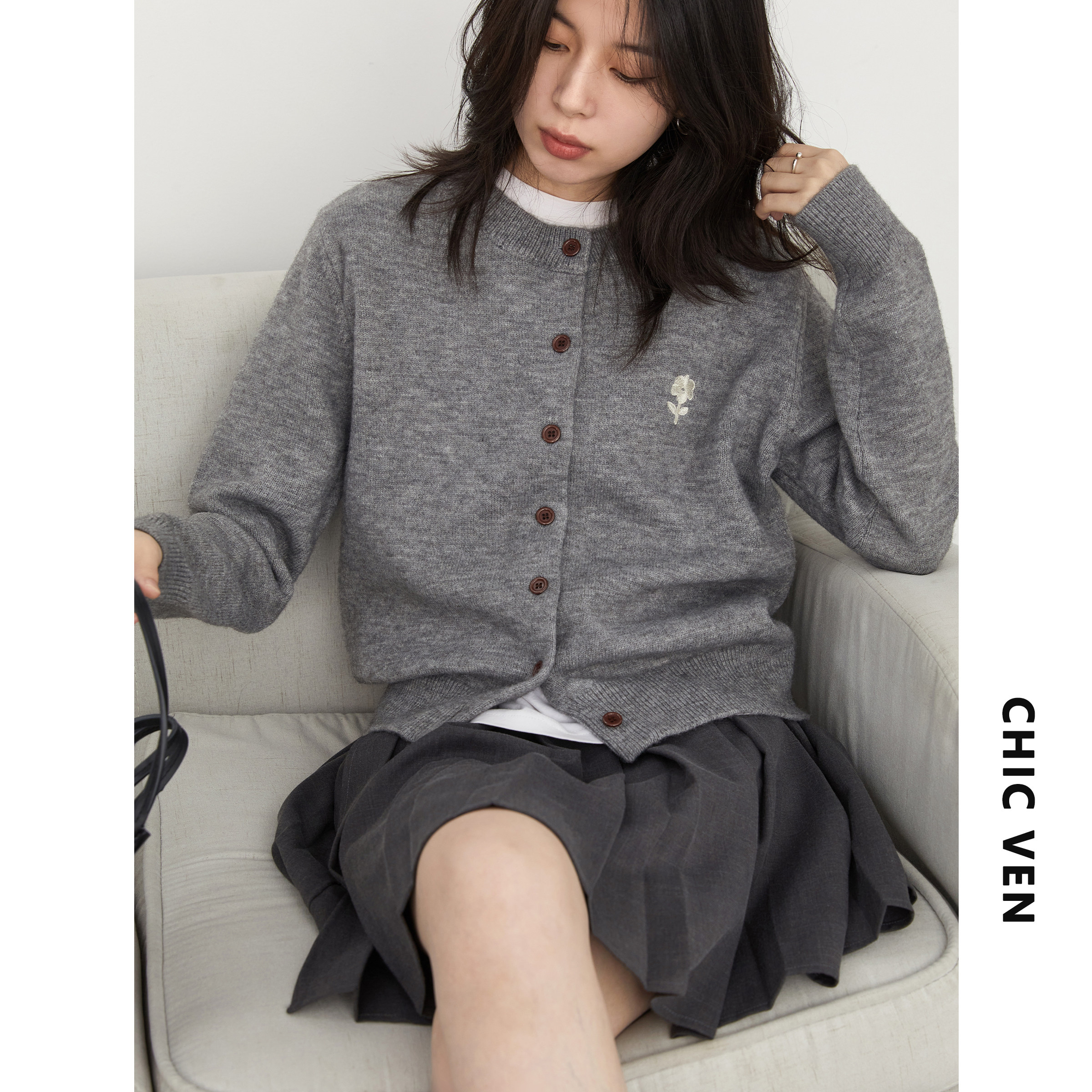 CV大码女装 初冬新款趣味小花刺绣针织开衫外套长袖毛针织衫保暖,淘宝优惠券,粉丝福利购,淘宝优惠卷