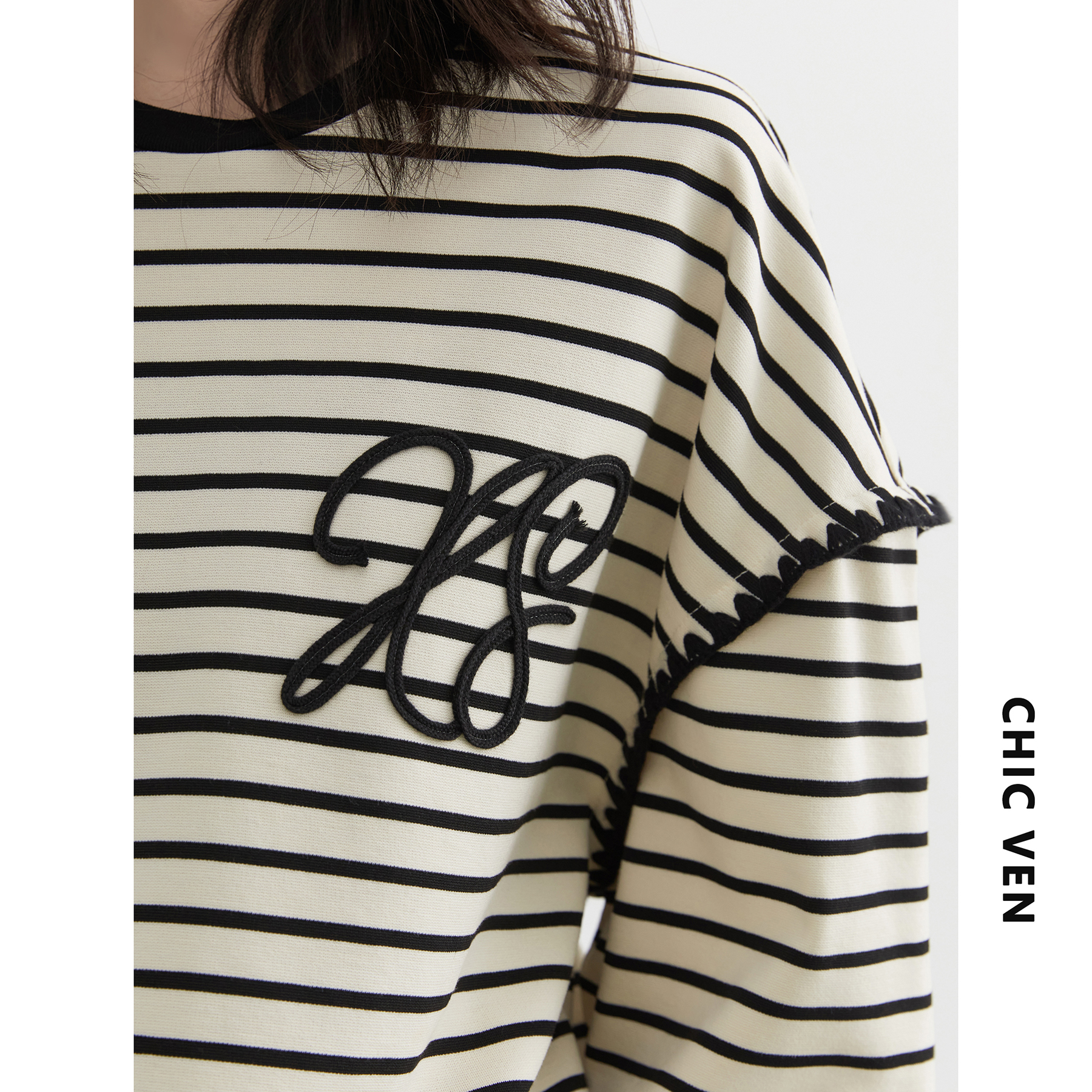 CV大码女装 秋季新款宽松圆领撞色条纹长袖T恤胖MM休闲刺绣上衣女 - 图0