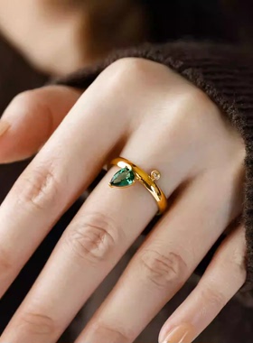 复古高级感绿色水滴锆石戒指