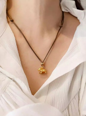 本命年小众可爱小木马棕绳项链