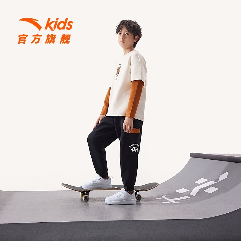新年款安踏儿童低帮板鞋男童黑红色休闲鞋春秋季小白鞋学生滑板鞋