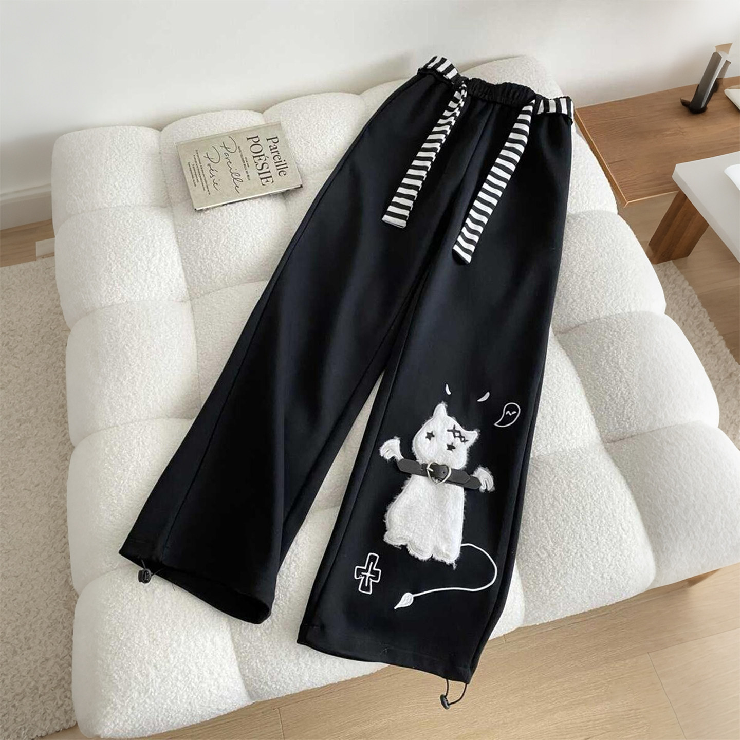 特大码女装胖mm加绒加厚卡通风黑色刺绣阔腿裤女抽绳显瘦遮肉长裤,淘宝优惠券,粉丝福利购,淘宝优惠卷