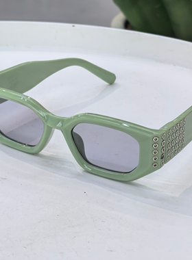 新款个性方框多铆钉装饰太阳眼镜