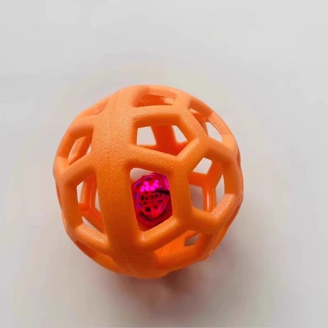 Dog self-sexual teeth grinding toy balls resistant to biting