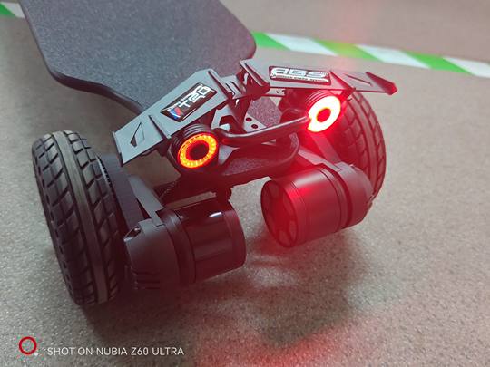 Skateboard induction tail light electric skateboard rear wing brake light handrail light skateboard handrail indicator light