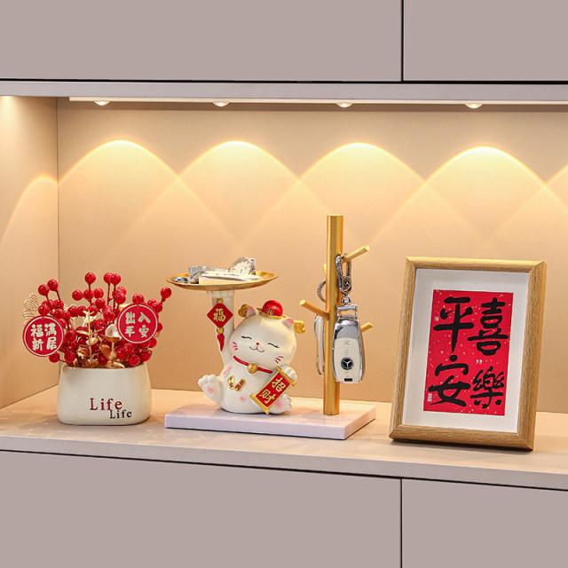 The lucky cat key storage entrance ornament entrance door living room TV shoe cabinet desktop decoration housewarming gift