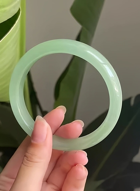 天然东陵玉手镯翡翠色女款冰种绿色玉镯子圆条油青色手镯节日礼物