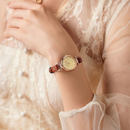 聚利时手表女款官网2025新款正品复古小圆表学生皮带石英防水女表 - 图1