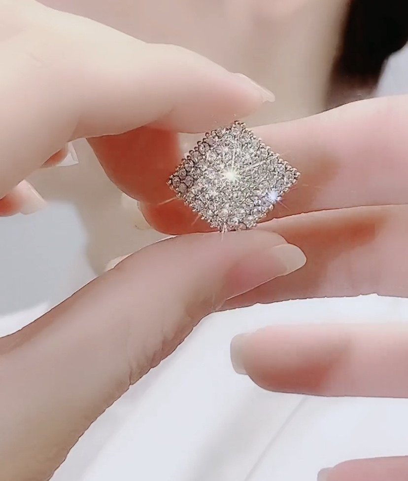 微镶满钻菱形耳夹款耳钉2025年新款潮闪亮吸睛轻奢气质耳环女耳坠,淘宝优惠券,粉丝福利购,淘宝优惠卷